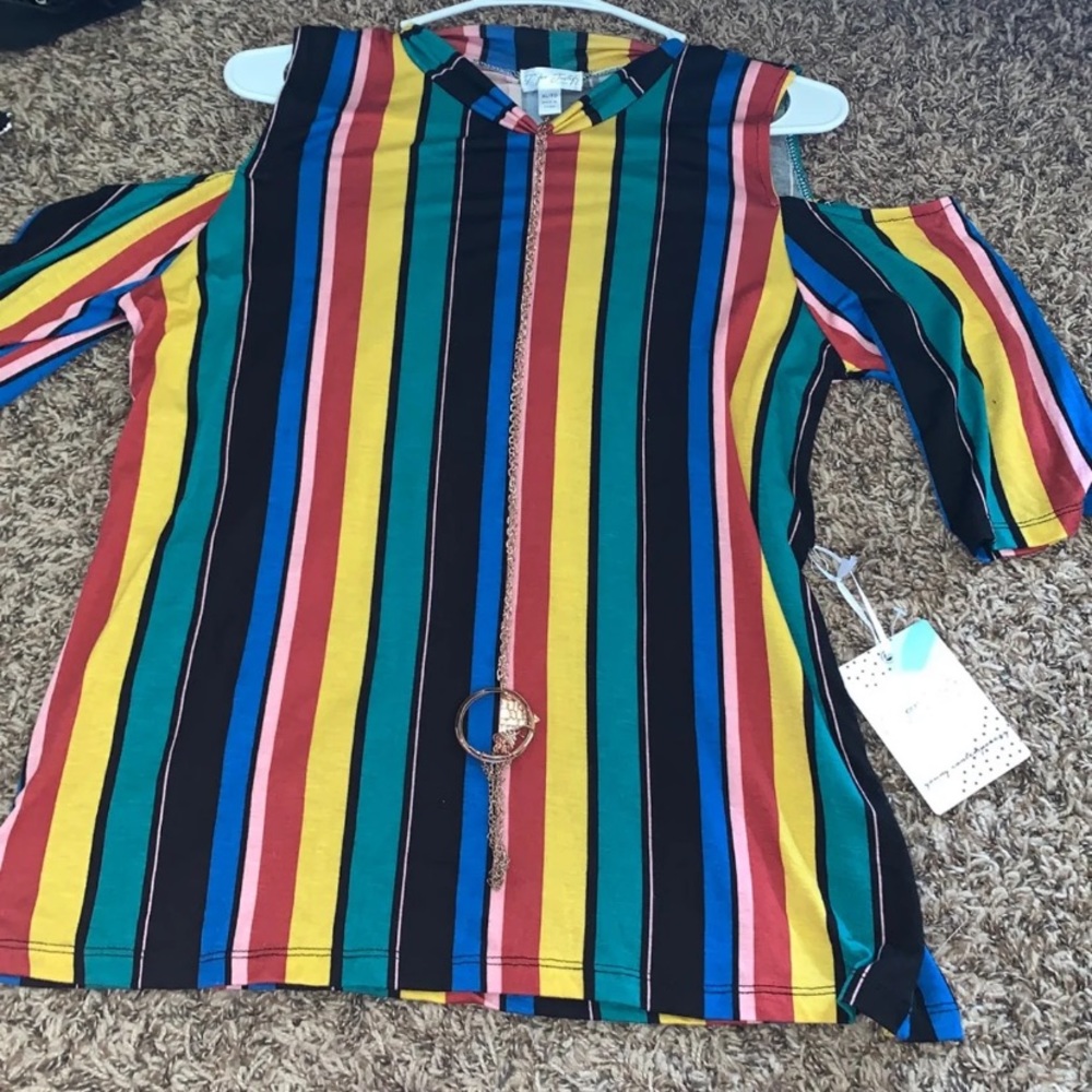 Super cute blouse!